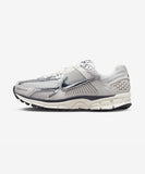 [正規品] Nike ズームボメロ5W - フォトンダスト：グリッドアイアン：セール：クローム/ FD0884-025 [関税込み] - FootsGo
