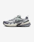 [正規品] Nike V2KランW - ピュアプラチナ：ウルフグレー：クールグレー：メタリッククールグレー/ FD0736-003 [関税込み] - FootsGo
