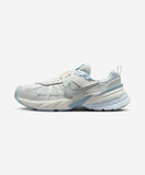 [正規品] Nike V2KランW - プラチナティント：サミットホワイト：ライトスモークグレー/ FD0736-009 [関税込み] - FootsGo