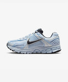 [正規品] Nike ズームボメロ5W - ブルーティント：プラチナティント：メタリックプラチナ：ブラック/ FJ2028-401 [関税込み] - FootsGo