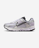 [正規品] Nike ズームボメロ5W - バエリーグレープ：フォトンダスト：サミットホワイト：メタリックシルバー/ IB7253-500 [関税込み] - FootsGo