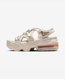 [正規品] Nike エアマックスココサンダルSE W - ライトオアウッドブラウン：ヘム/ HJ9651-100 [関税込み] - FootsGo