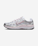 [正規品] Nike P-6000 W - ホワイト：エレメンタルピンク：ブラック：メタリックシルバー / BV1021-108 [関税込み] - FootsGo