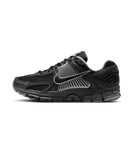 [正規品] Nike ズームボメロ5M - アントラサイト：クロム：フラットシルバー：ブラック/ HF1553-006 [関税込み] - FootsGo