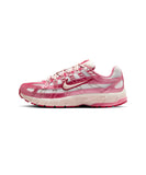 [正規品] Nike P-6000 W - サミットホワイト：ピアニー：チームクリムゾン：シルトレッド/ IO3496-100 [関税込み] - FootsGo