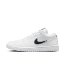 [正規品] Nike エアジョーダン1ローSE W - ホワイト：メタリックシルバー：ホワイト/ IQ9381-100 [関税込み] - FootsGo