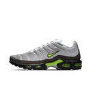 [正規品] Nike エアマックスプラスM - ホワイト：パールグレー：ブラック：ネオンイエロー/IQ0288-100 [関税込み] - FootsGo